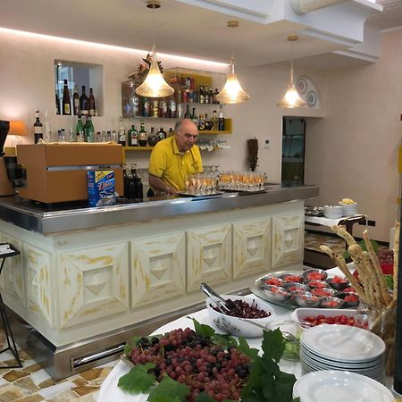 Hotel Lazzarini Bellaria-Igea Marina Bagian luar foto