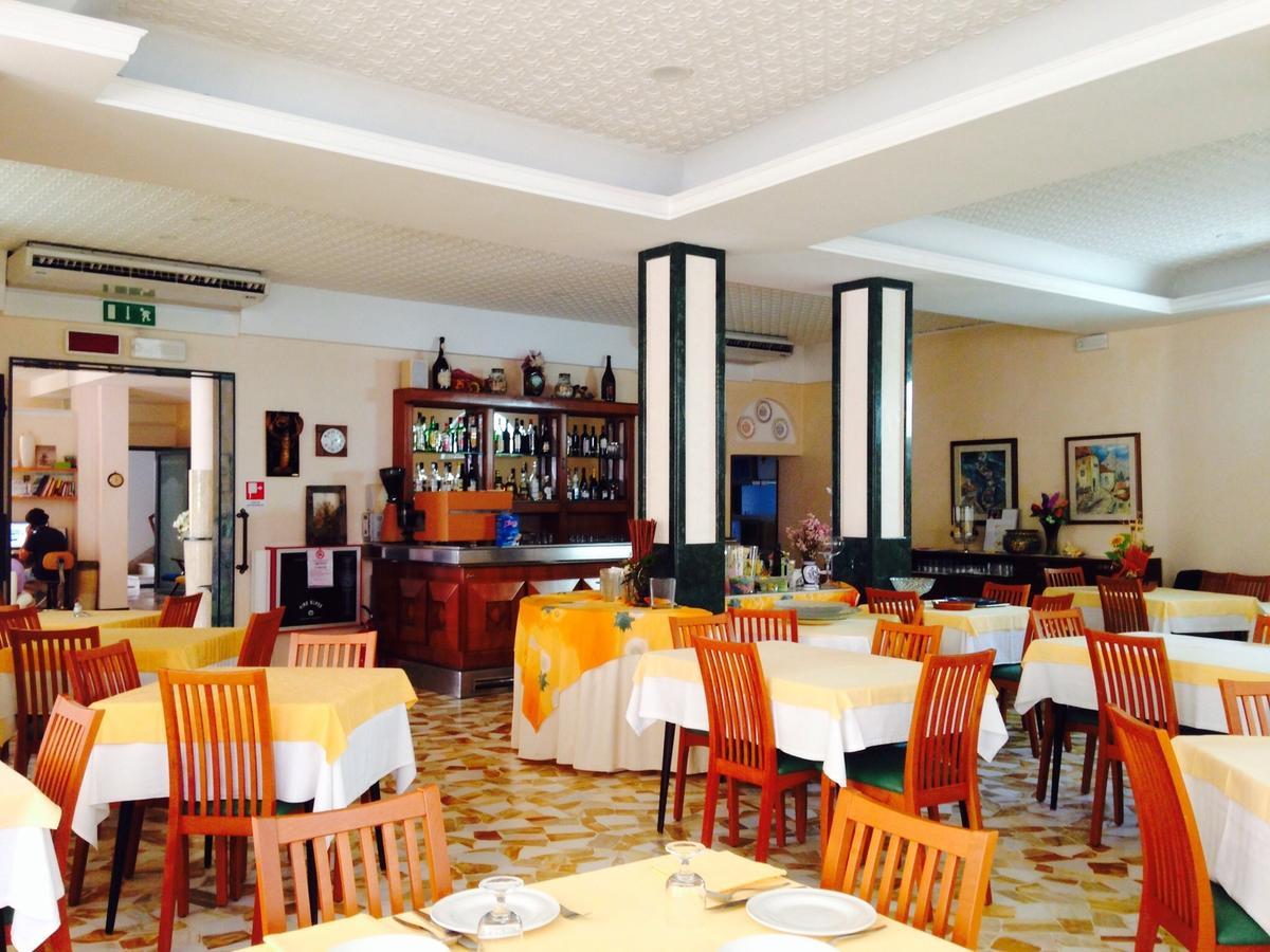 Hotel Lazzarini Bellaria-Igea Marina Bagian luar foto