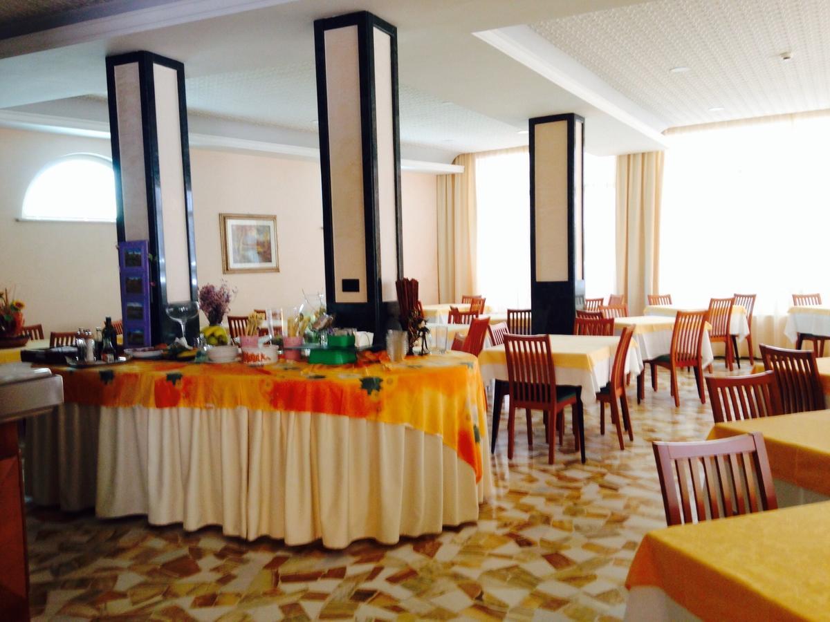 Hotel Lazzarini Bellaria-Igea Marina Bagian luar foto