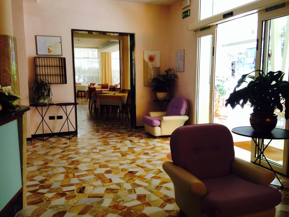 Hotel Lazzarini Bellaria-Igea Marina Bagian luar foto
