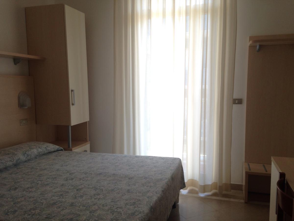 Hotel Lazzarini Bellaria-Igea Marina Bagian luar foto