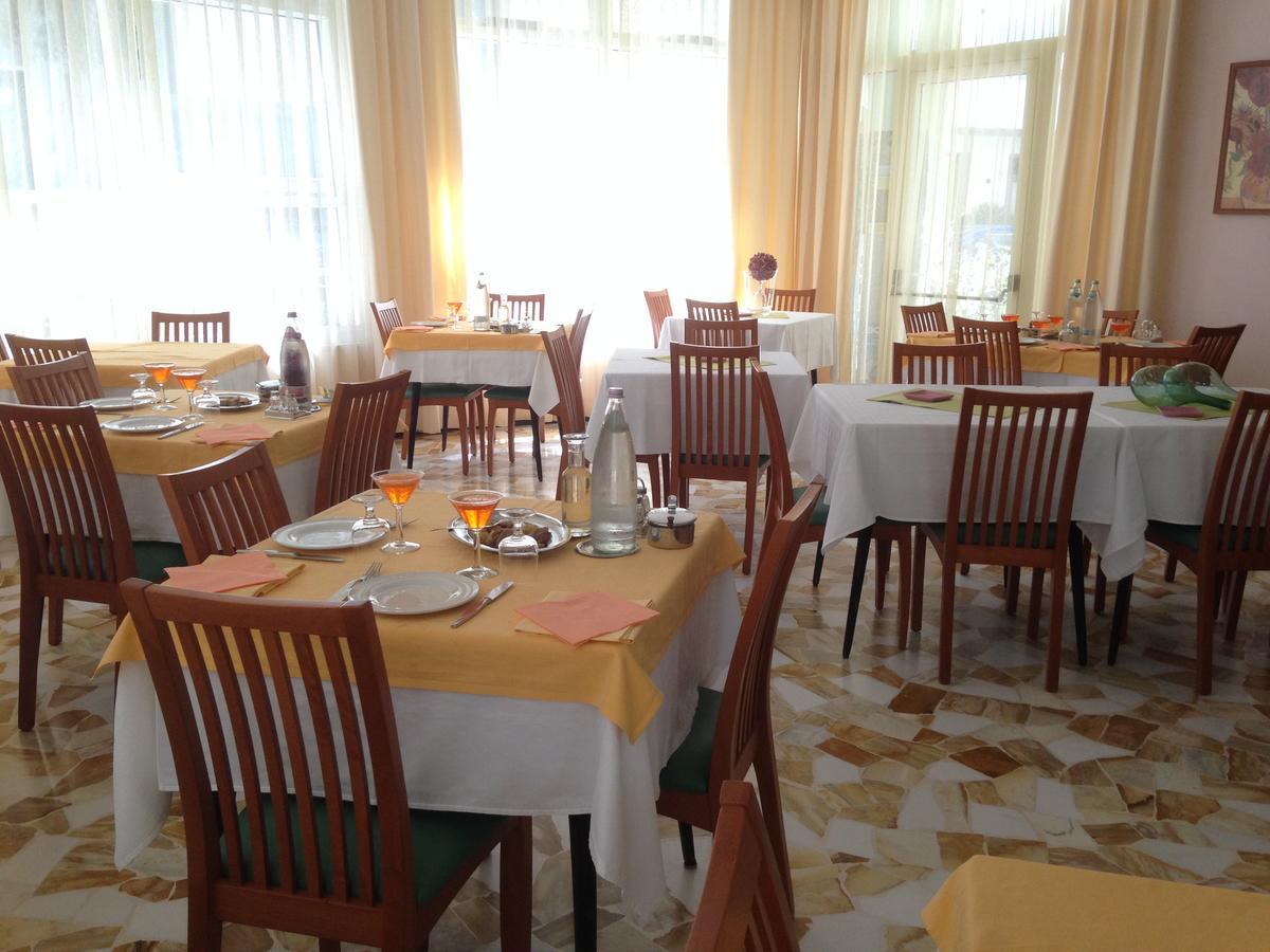 Hotel Lazzarini Bellaria-Igea Marina Bagian luar foto