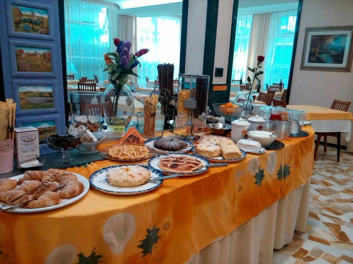 Hotel Lazzarini Bellaria-Igea Marina Ruang foto